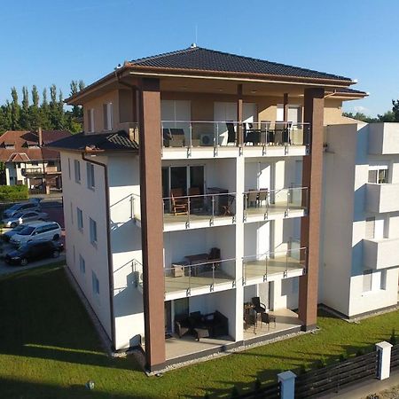 Laguna Beach Apartmanok Siófok Kültér fotó