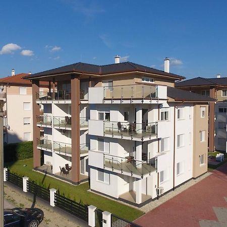 Laguna Beach Apartmanok Siófok Kültér fotó